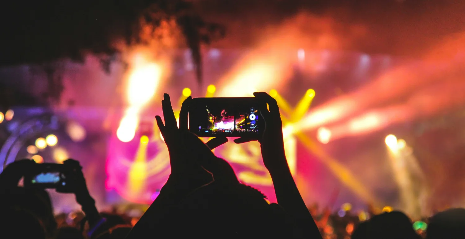 Concert filmed on a phone in a 360° threat monitoring client story